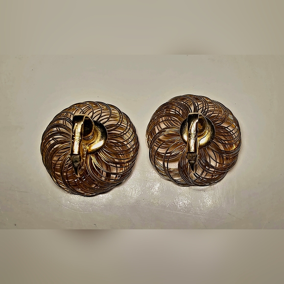 Vintage Sarah Coventry Gold Plated Spun Wired Flower AB Rhinestone clip on earr - Picture 4 of 6